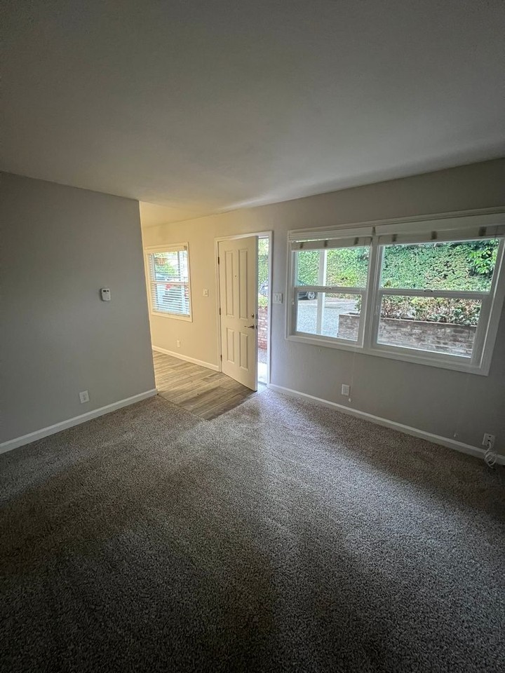 012 - 370 N Fair Oaks Ave - Photo 2 of 12