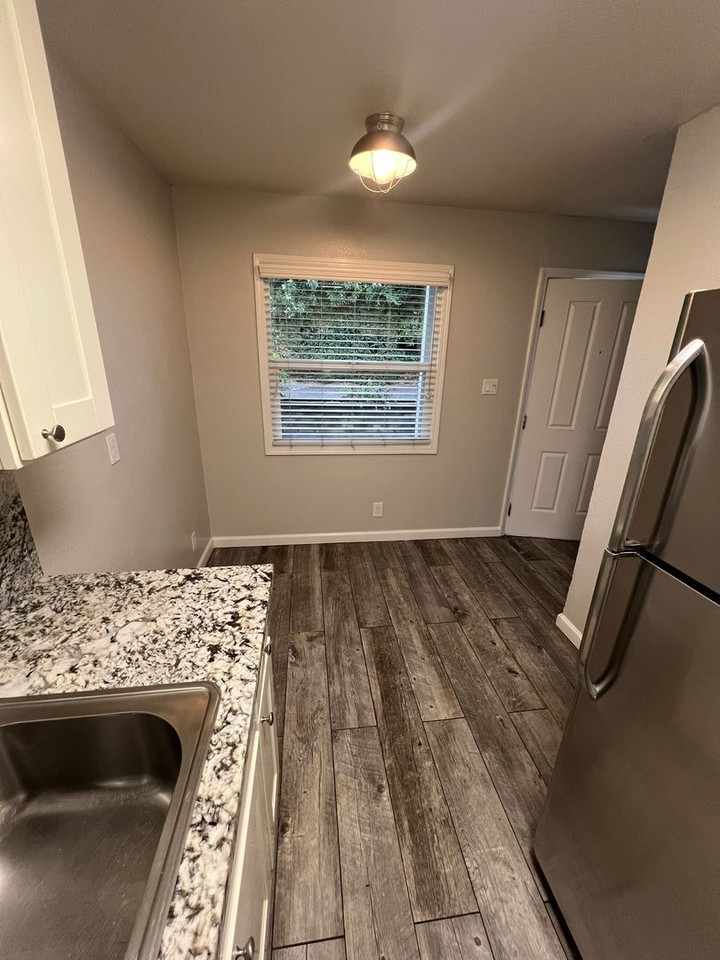 012 - 370 N Fair Oaks Ave - Photo 4 of 12