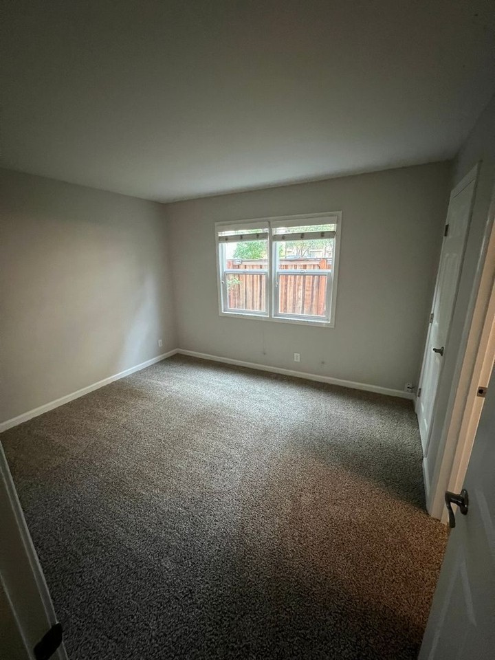 012 - 370 N Fair Oaks Ave - Photo 5 of 12