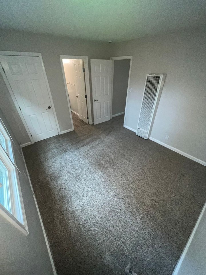 012 - 370 N Fair Oaks Ave - Photo 7 of 12