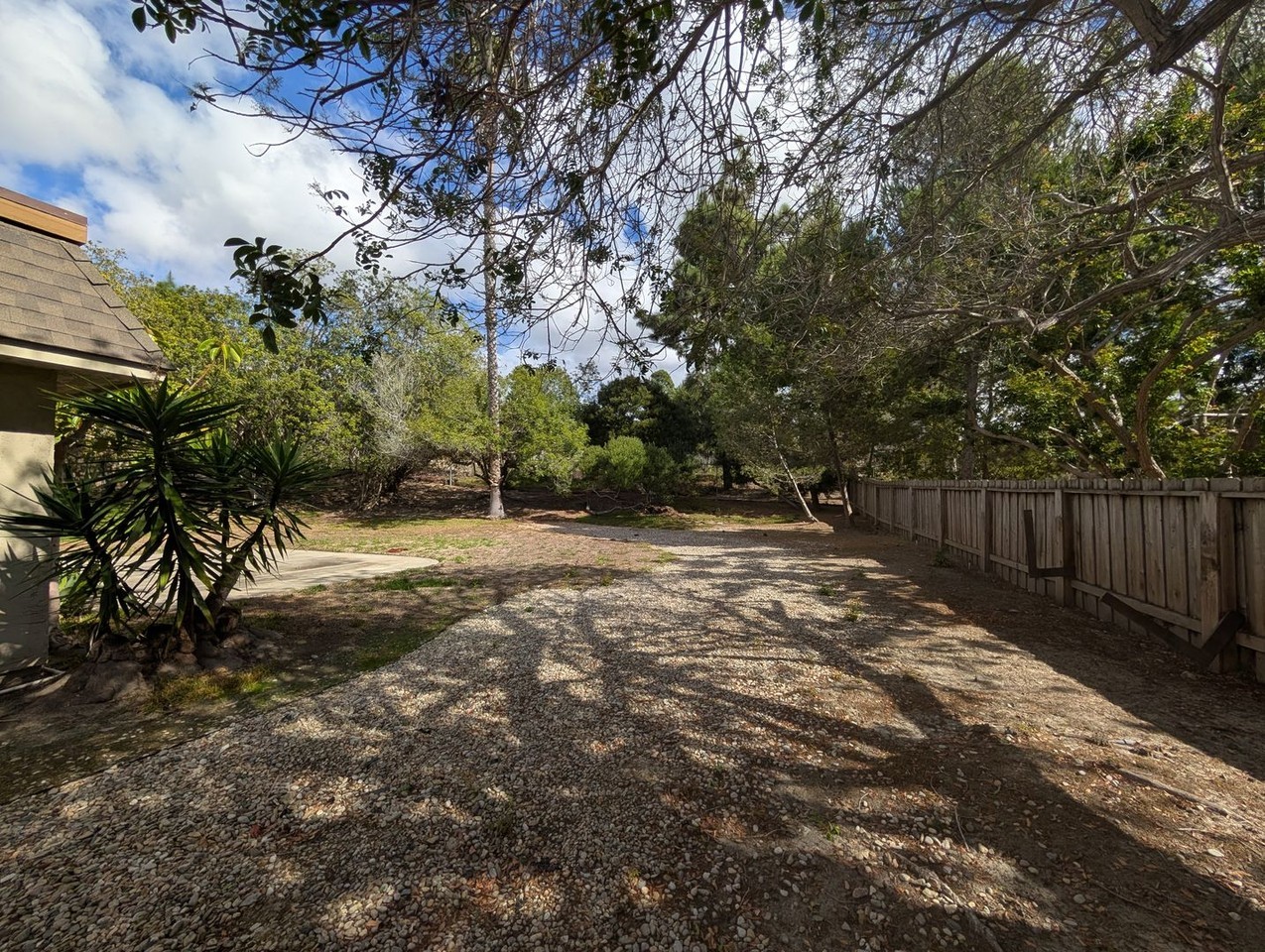 2042 Valley Rd - Photo 2 of 22