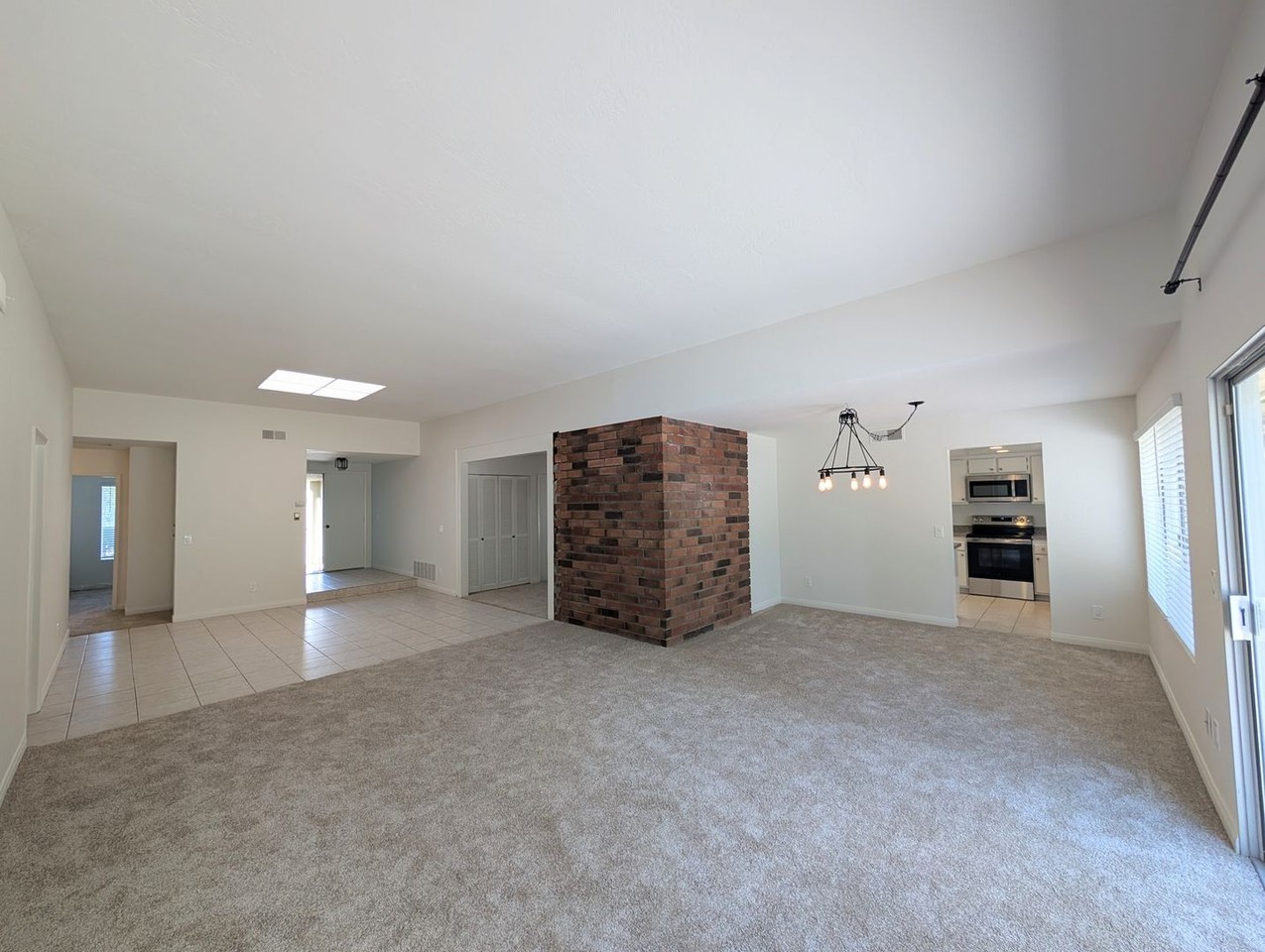 2042 Valley Rd - Photo 5 of 22