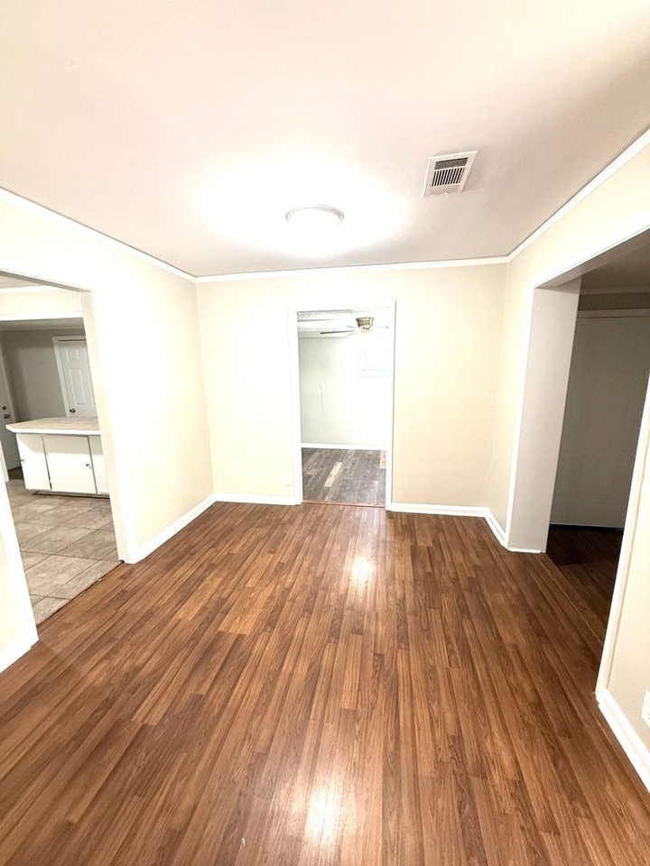 43 Eton Rd - Photo 4 of 15