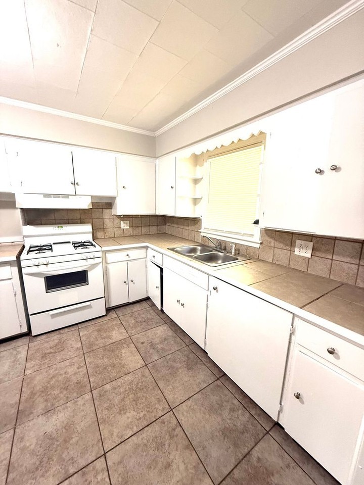 43 Eton Rd - Photo 6 of 15