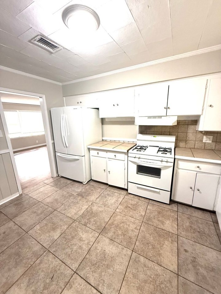 43 Eton Rd - Photo 7 of 15