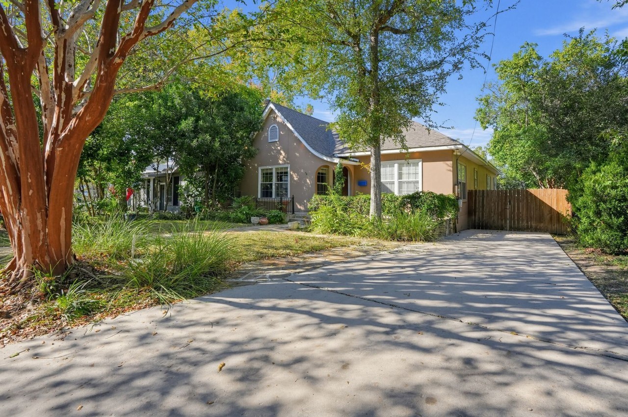 317 Corona Ave - Photo 2 of 24