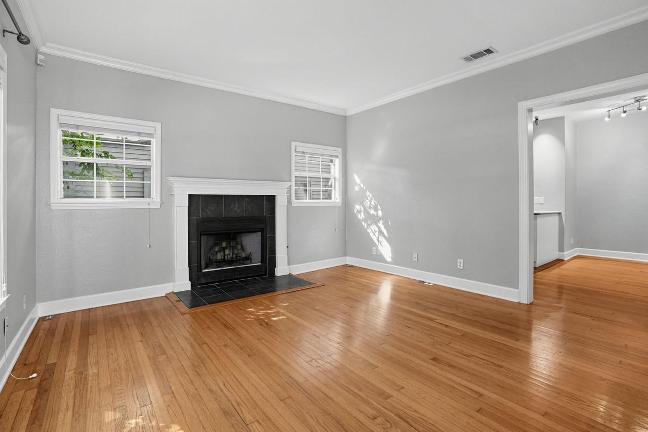 317 Corona Ave - Photo 4 of 24