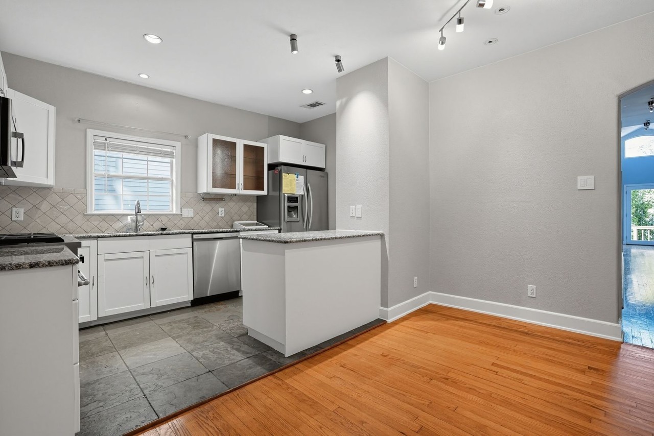 317 Corona Ave - Photo 5 of 24