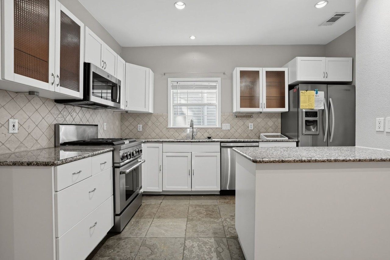 317 Corona Ave - Photo 6 of 24