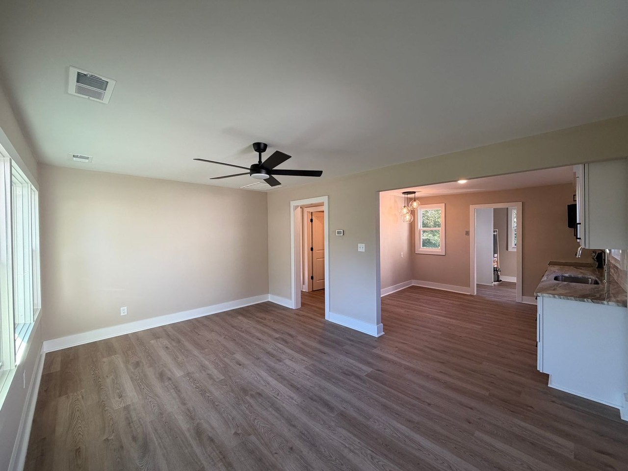 1507 Pollock St - Photo 2 of 11