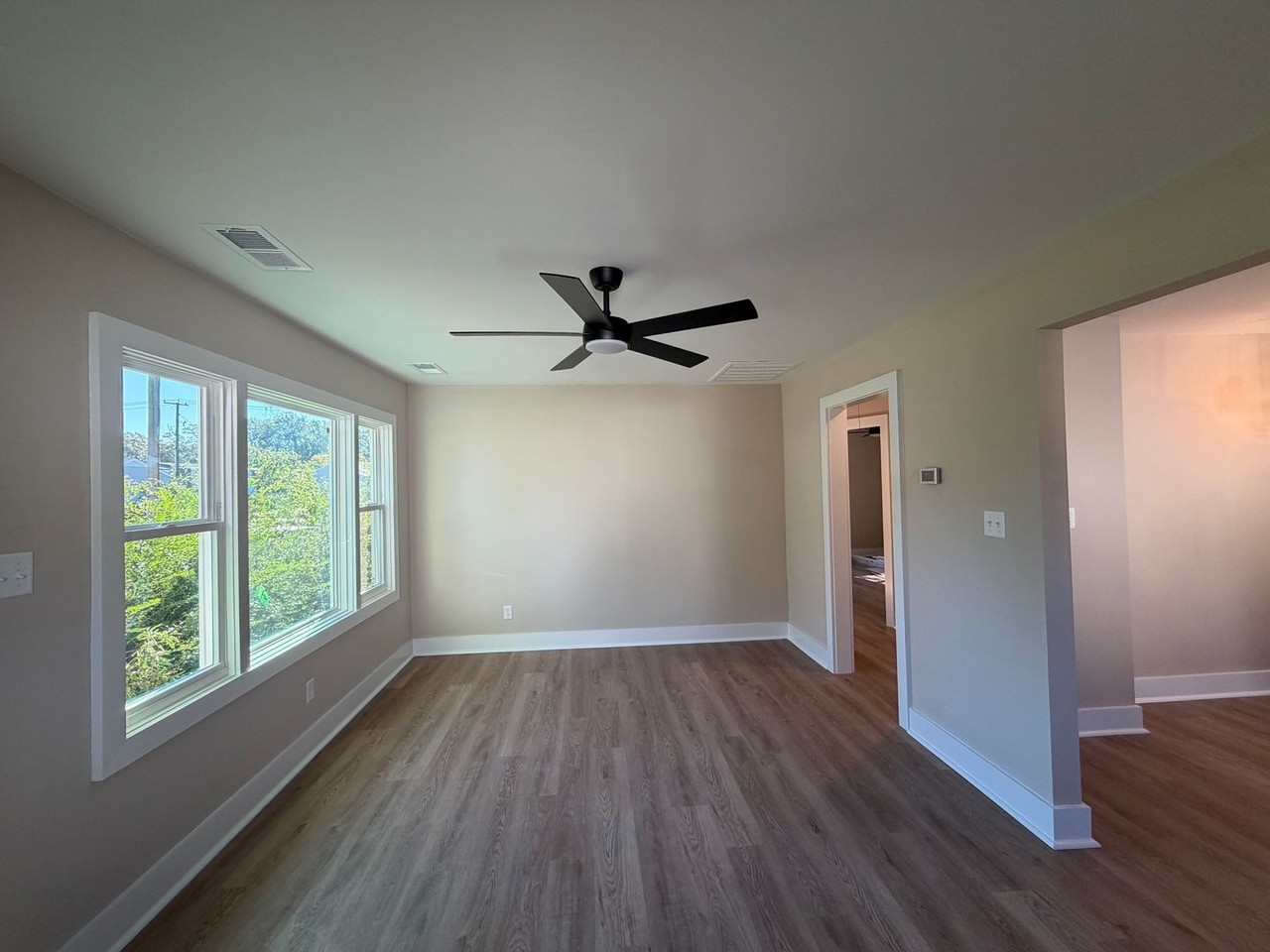 1507 Pollock St - Photo 3 of 11