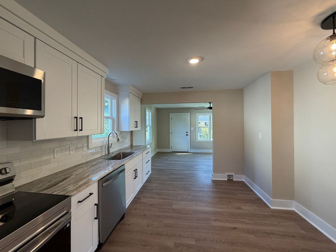 1507 Pollock St - Photo 5 of 11