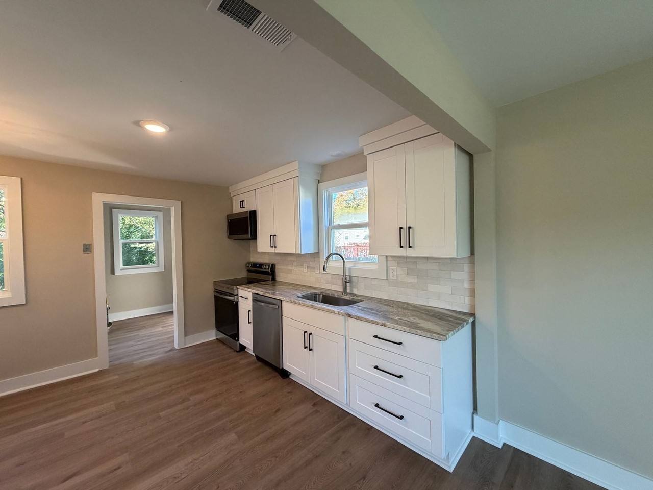 1507 Pollock St - Photo 6 of 11