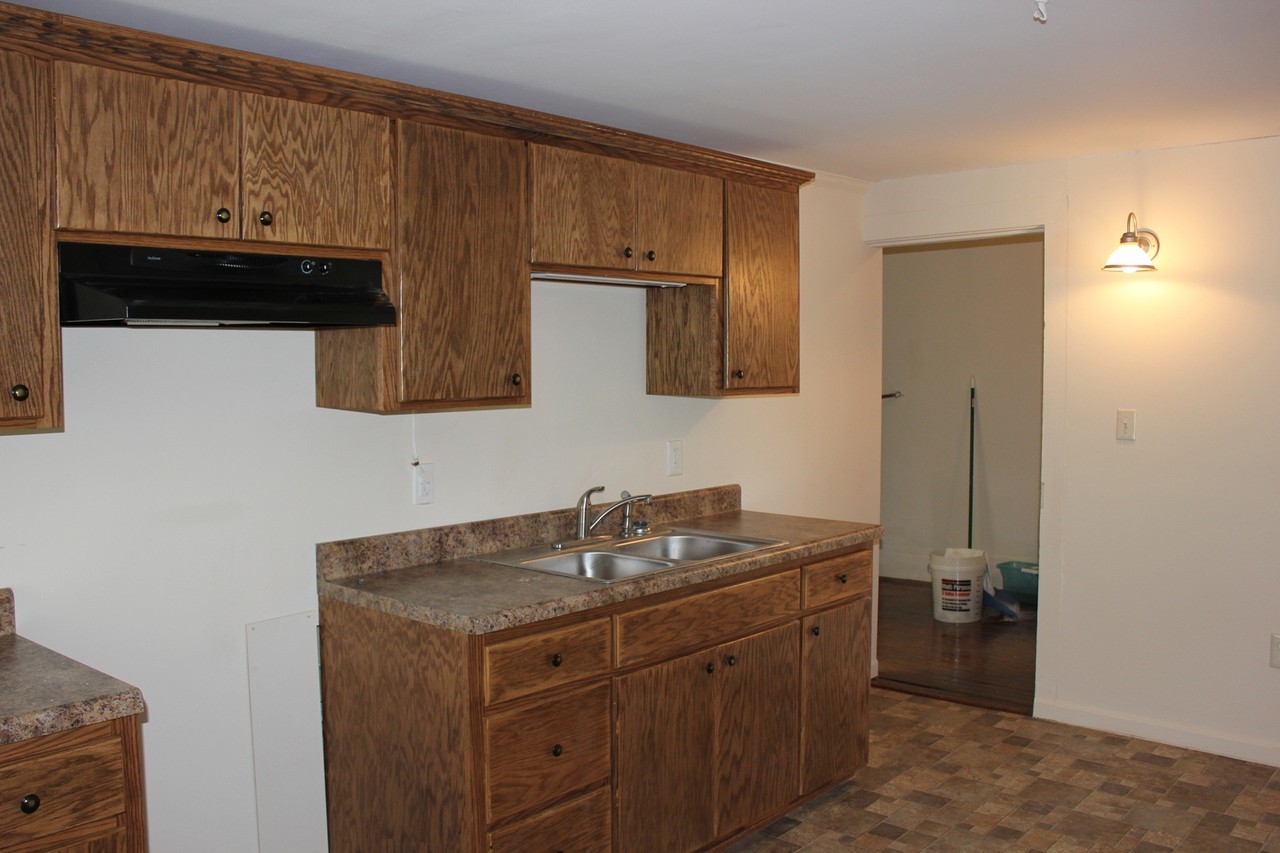 220 S Main St - Photo 4 of 11