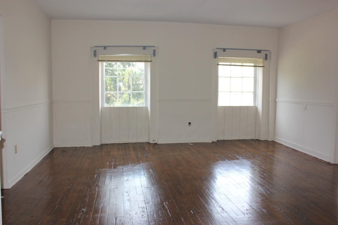 220 S Main St - Photo 7 of 11