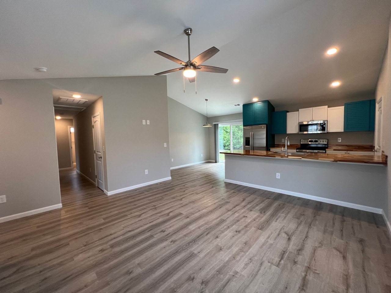 4011 Cordoba Dr - Photo 3 of 13