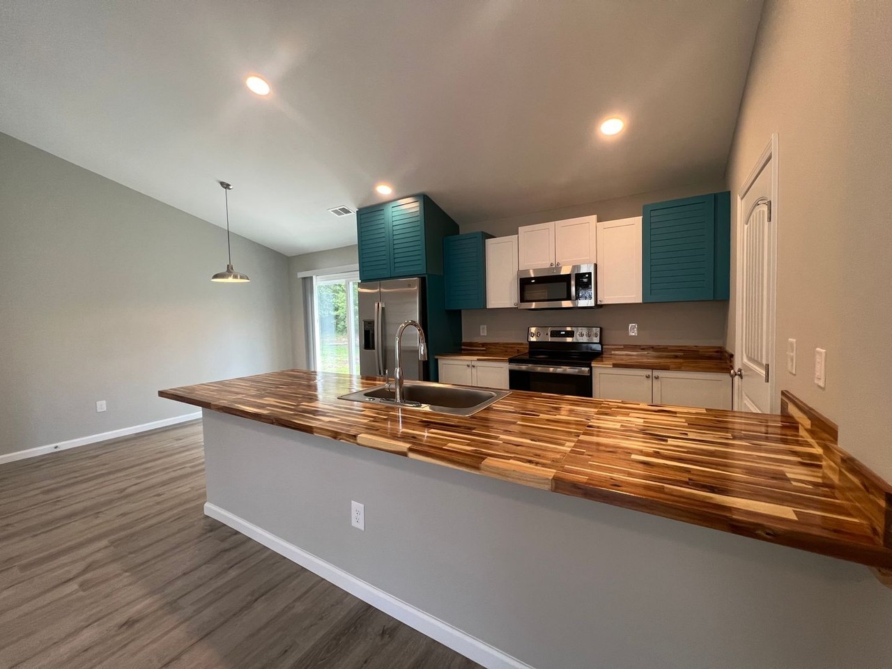 4011 Cordoba Dr - Photo 4 of 13