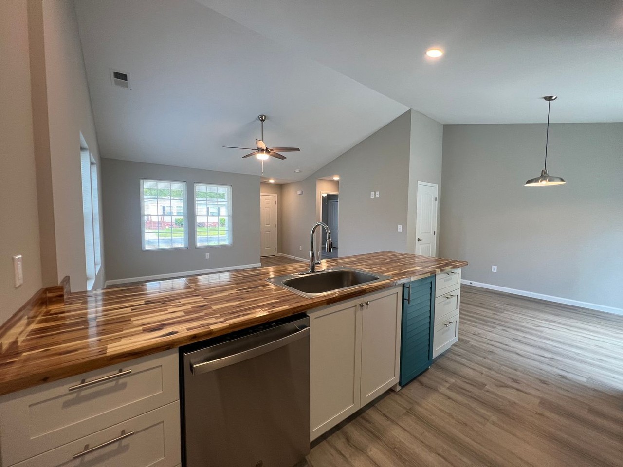 4011 Cordoba Dr - Photo 5 of 13
