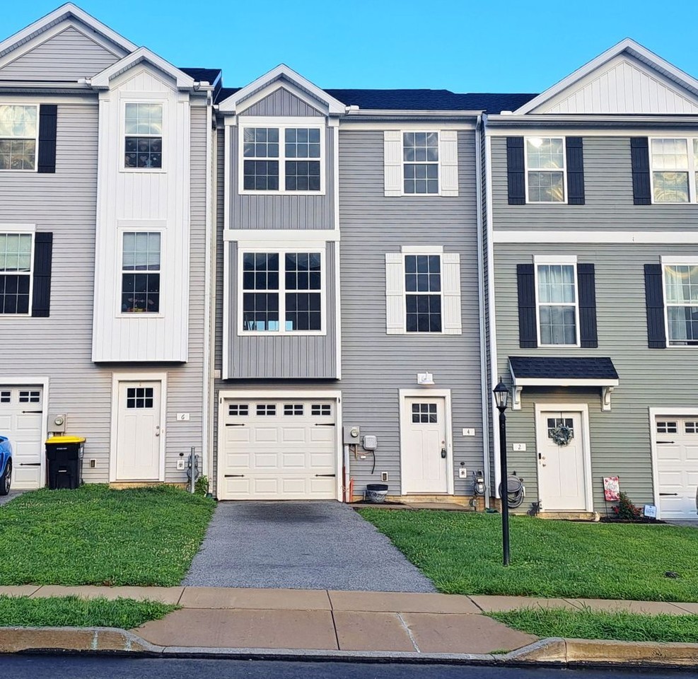 4 Pacer Dr - Photo 2 of 39