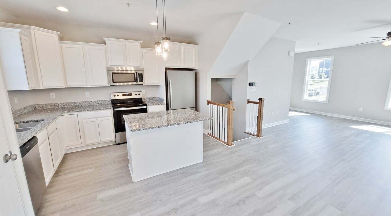 4 Pacer Dr - Photo 5 of 39