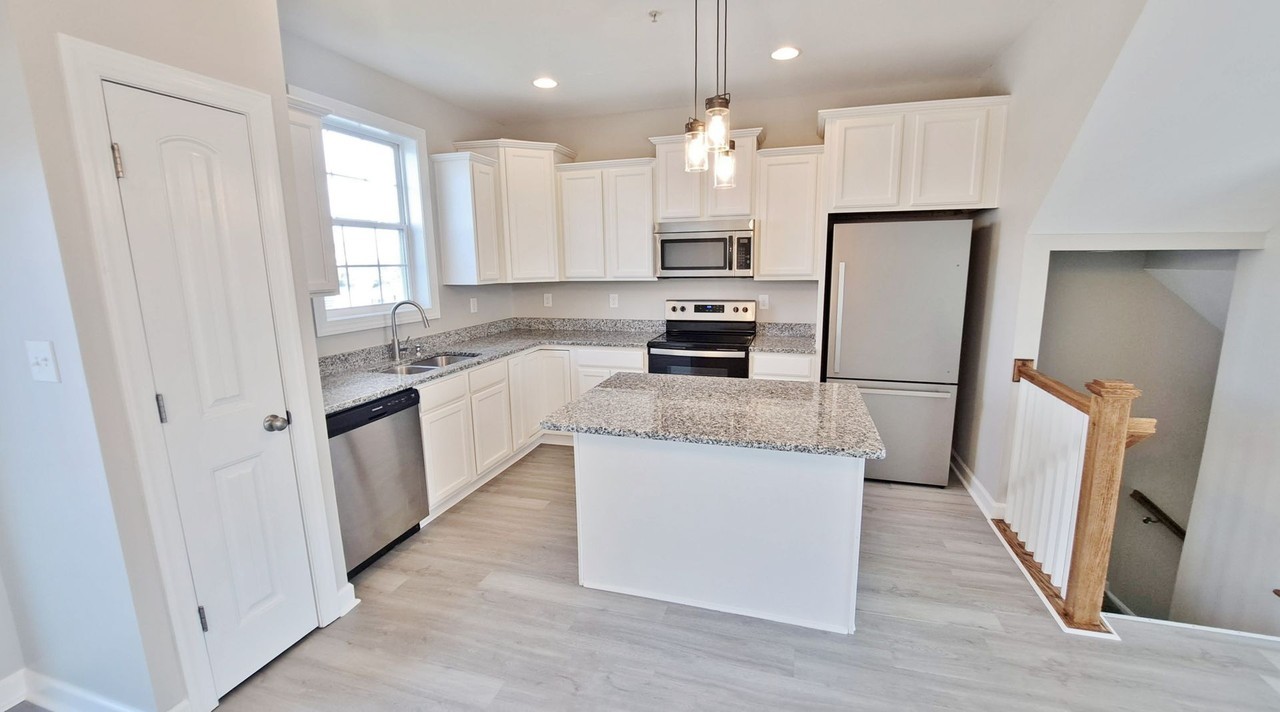 4 Pacer Dr - Photo 7 of 39