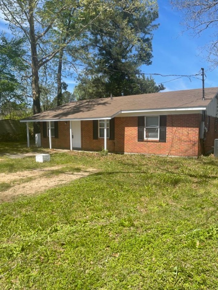 4861 Davis Dr - Photo 2 of 12