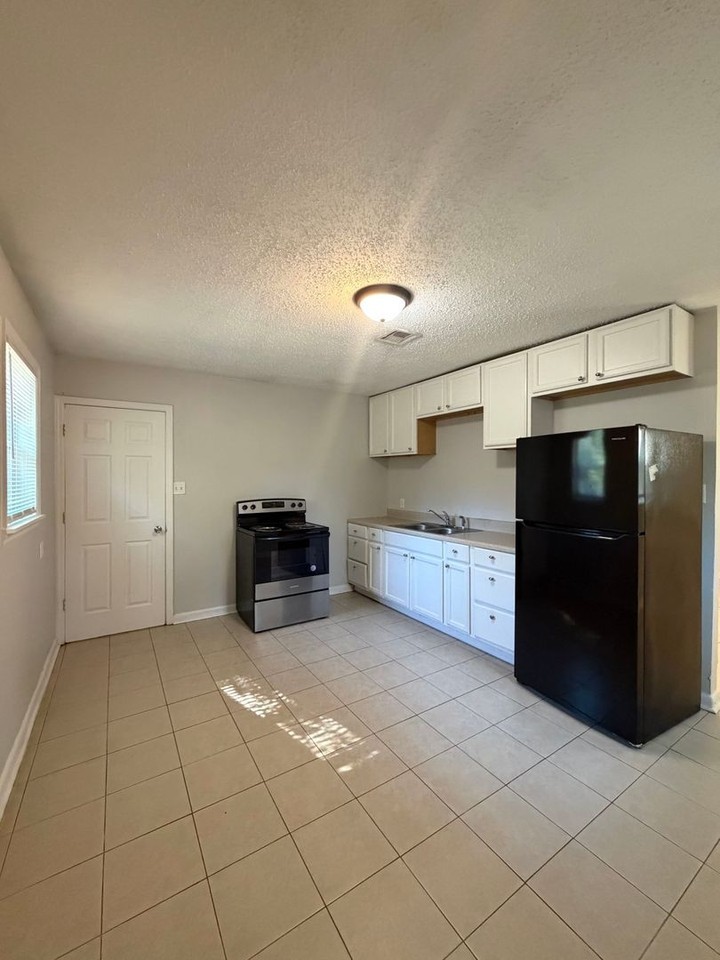 4861 Davis Dr - Photo 4 of 12