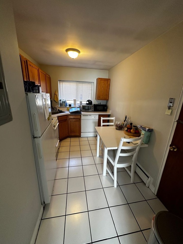 11 Selkirk Rd - Photo 4 of 7