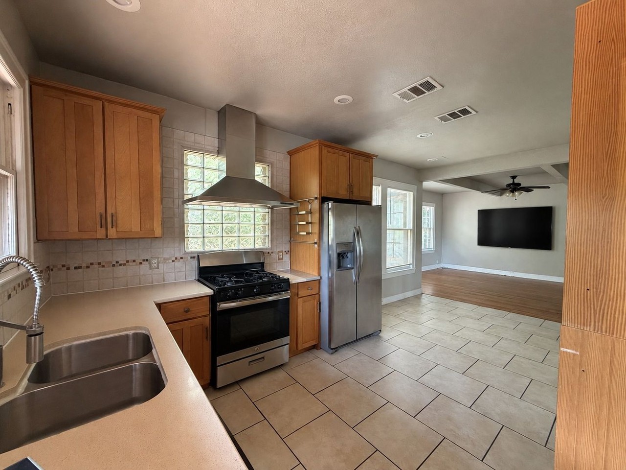 2826 San Gabriel St #2028 - Photo 3 of 38