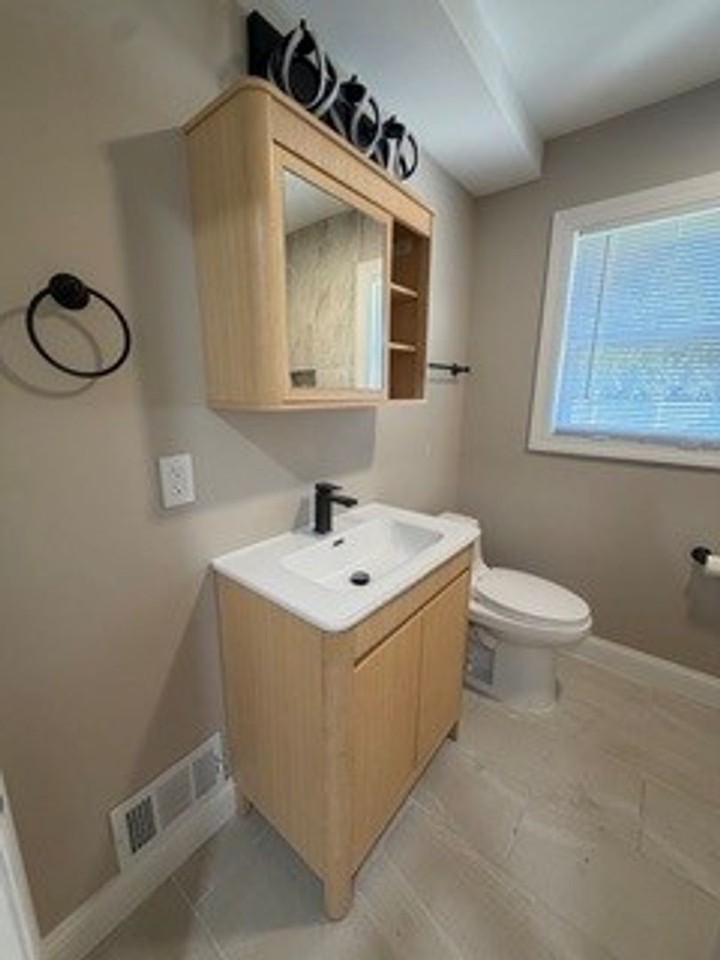 21890 Ridgedale St - Photo 5 of 17