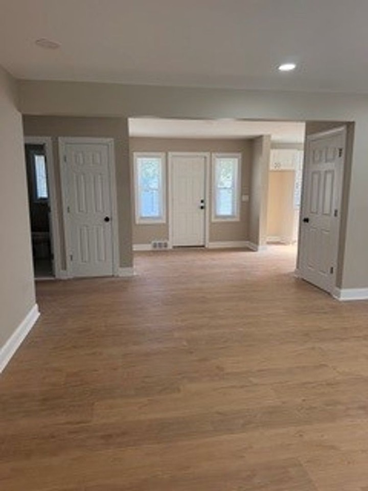 21890 Ridgedale St - Photo 7 of 17