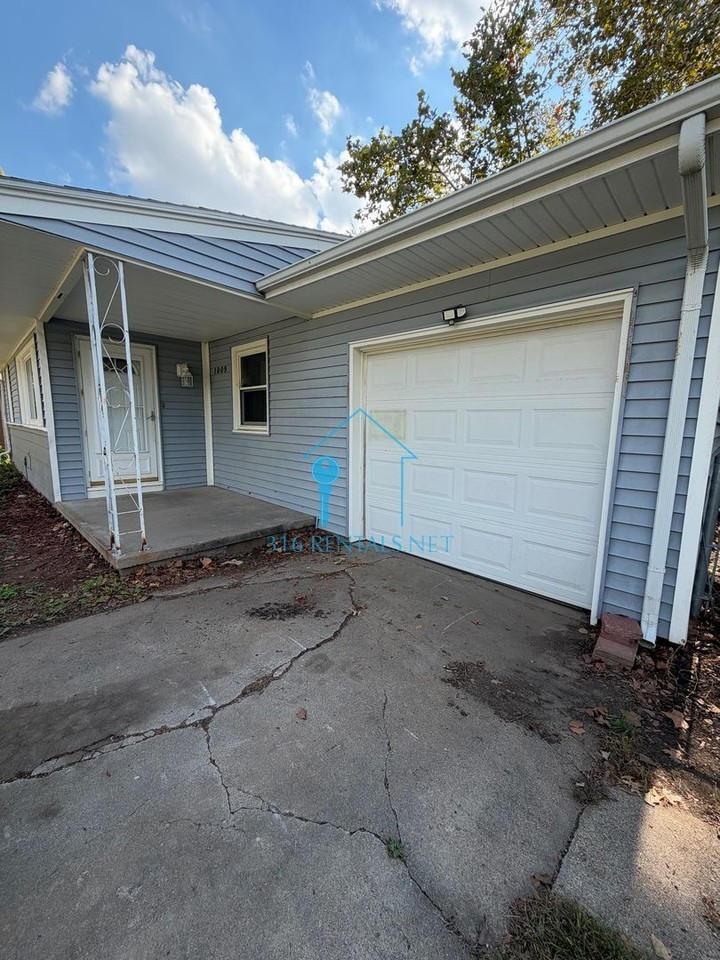 1009 Park Ave - Photo 2 of 19