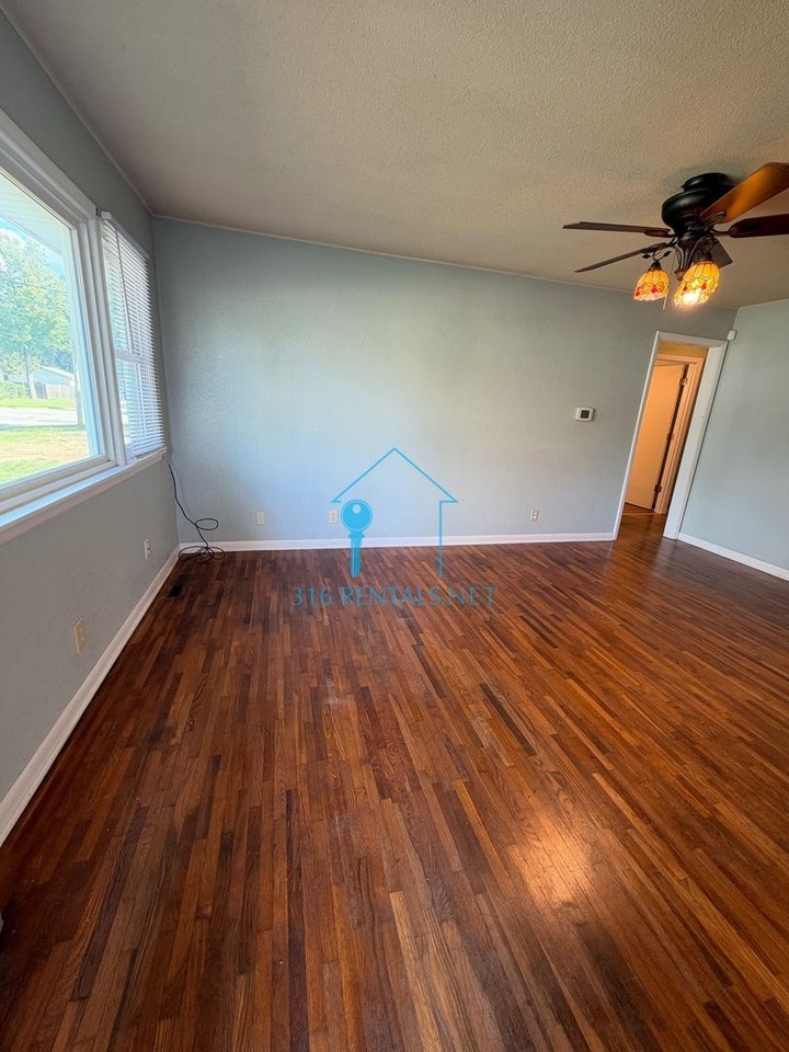 1009 Park Ave - Photo 3 of 19