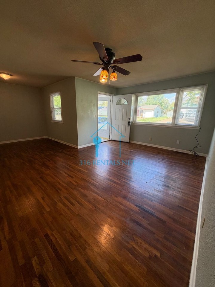 1009 Park Ave - Photo 5 of 19