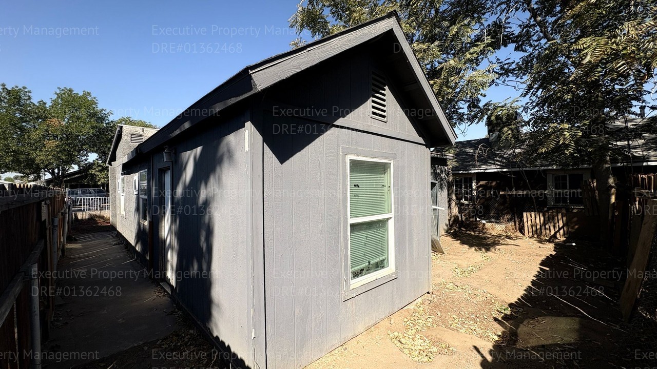 602 Date St - Photo 5 of 28