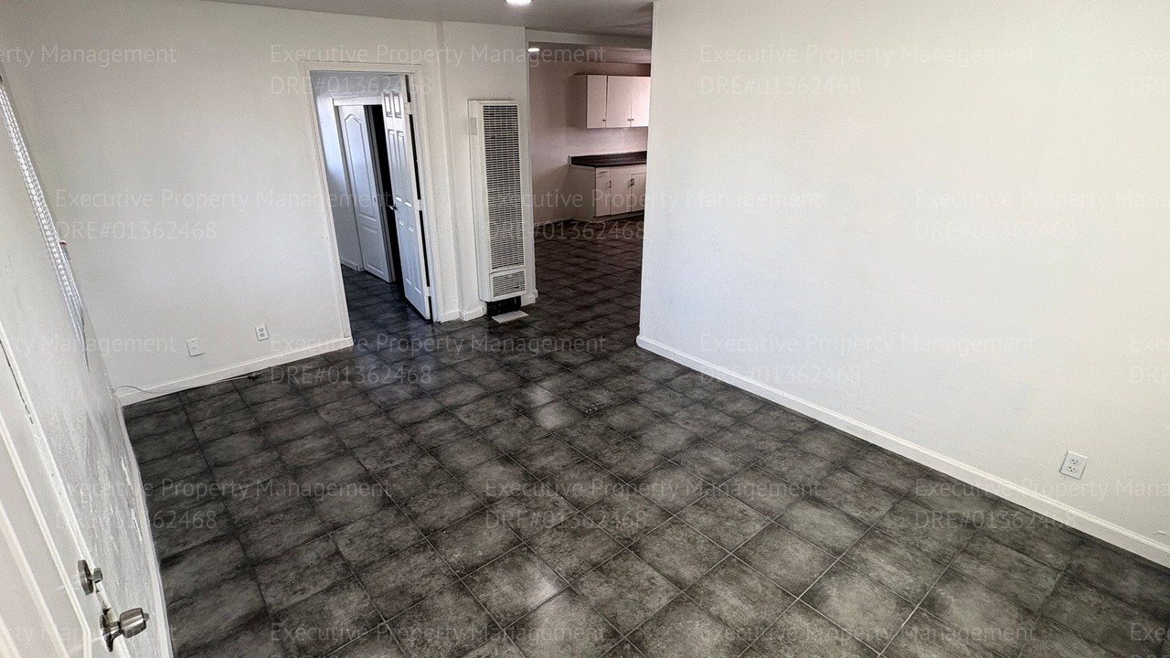 602 Date St - Photo 7 of 28