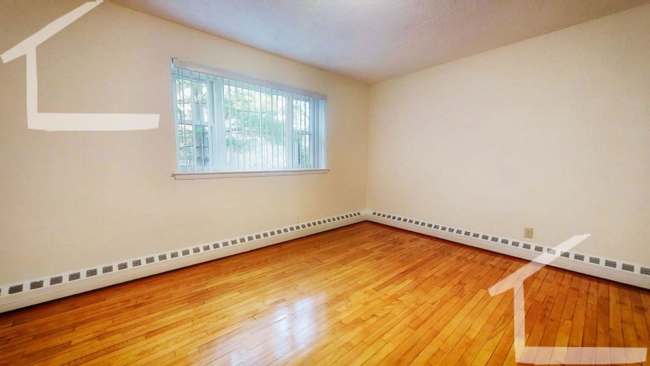 44 Babcock St - Photo 5 of 11