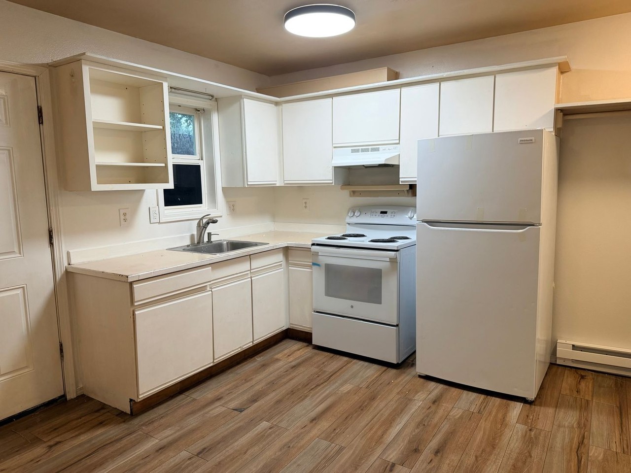1308 Princeton Ave N - Photo 3 of 9