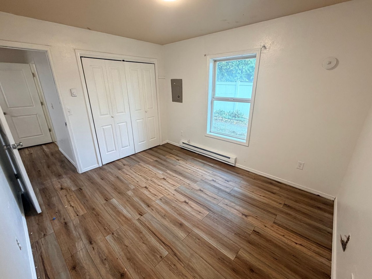1308 Princeton Ave N - Photo 7 of 9