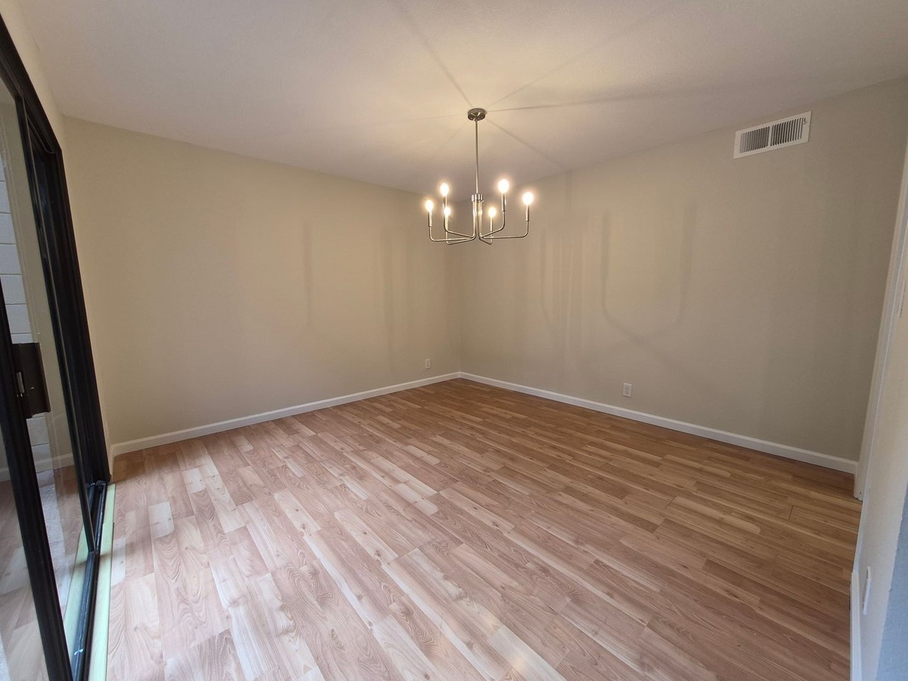 586 Thain Way - Photo 3 of 18