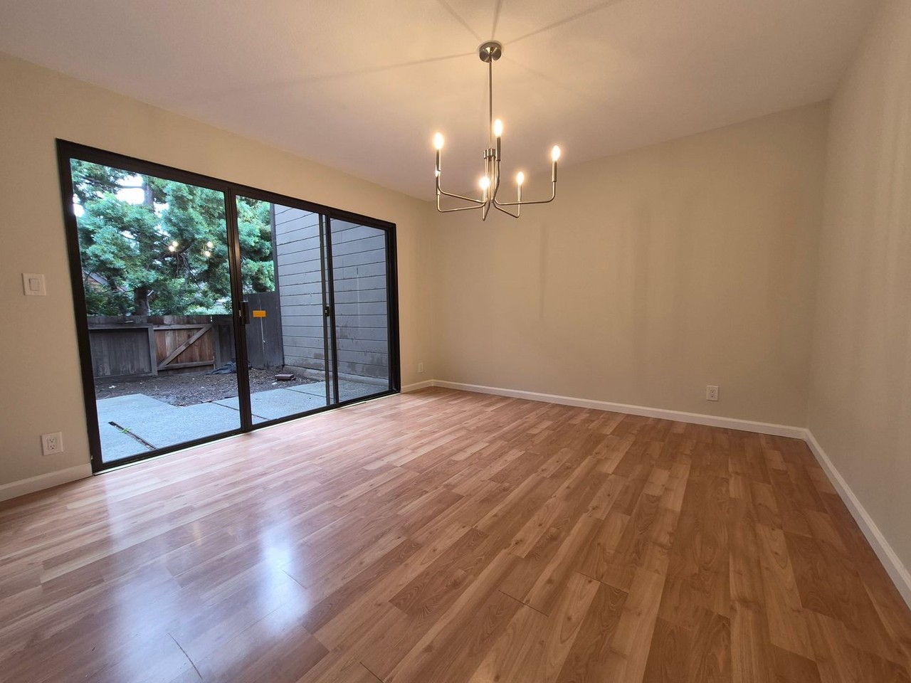 586 Thain Way - Photo 4 of 18