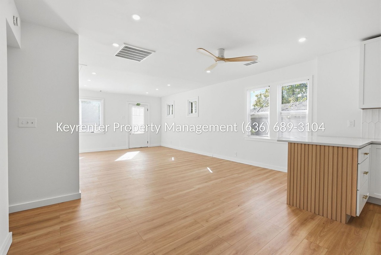 7705 W Bruno Ave - Photo 3 of 47