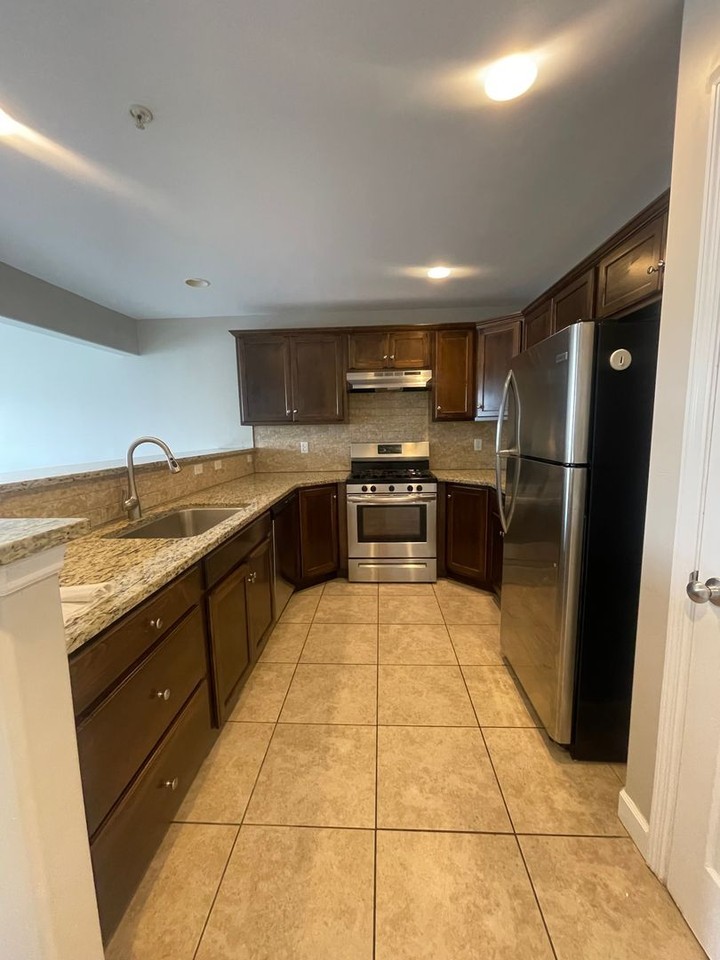 131 Washington St - Photo 4 of 12