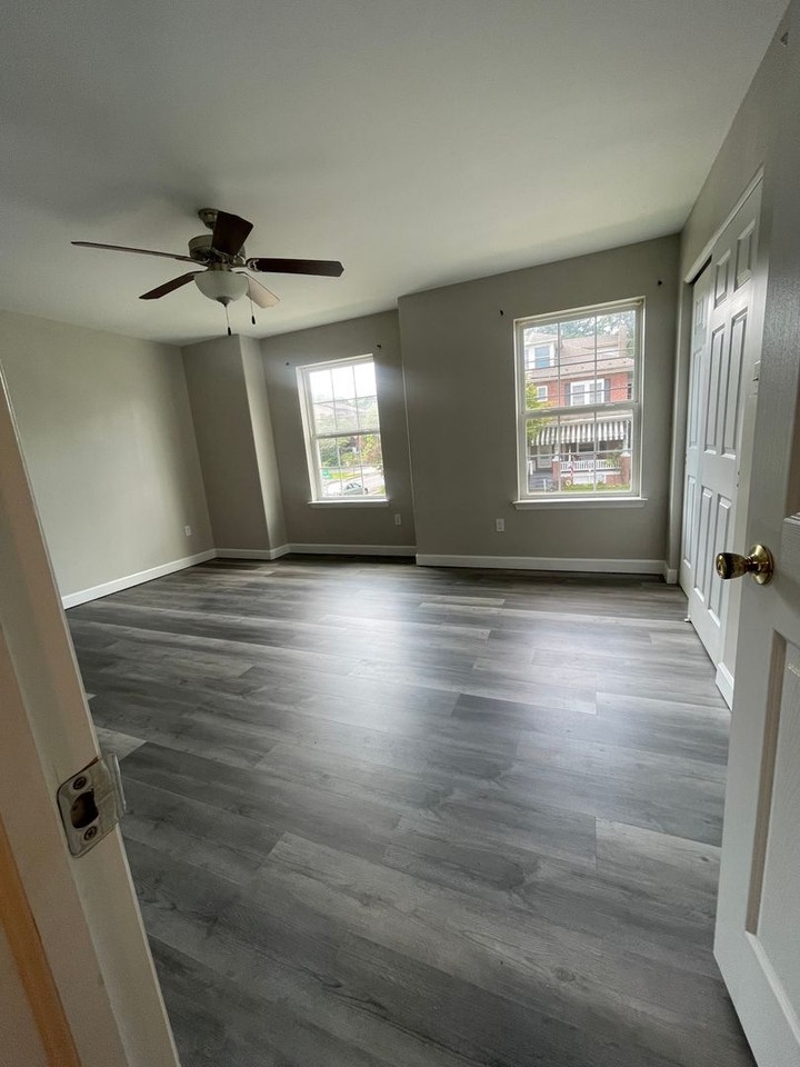 131 Washington St - Photo 7 of 12