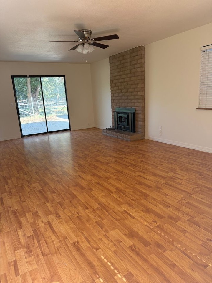 18384 Avenue 304 - Photo 3 of 8