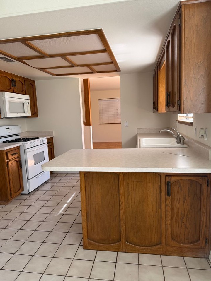 18384 Avenue 304 - Photo 4 of 8