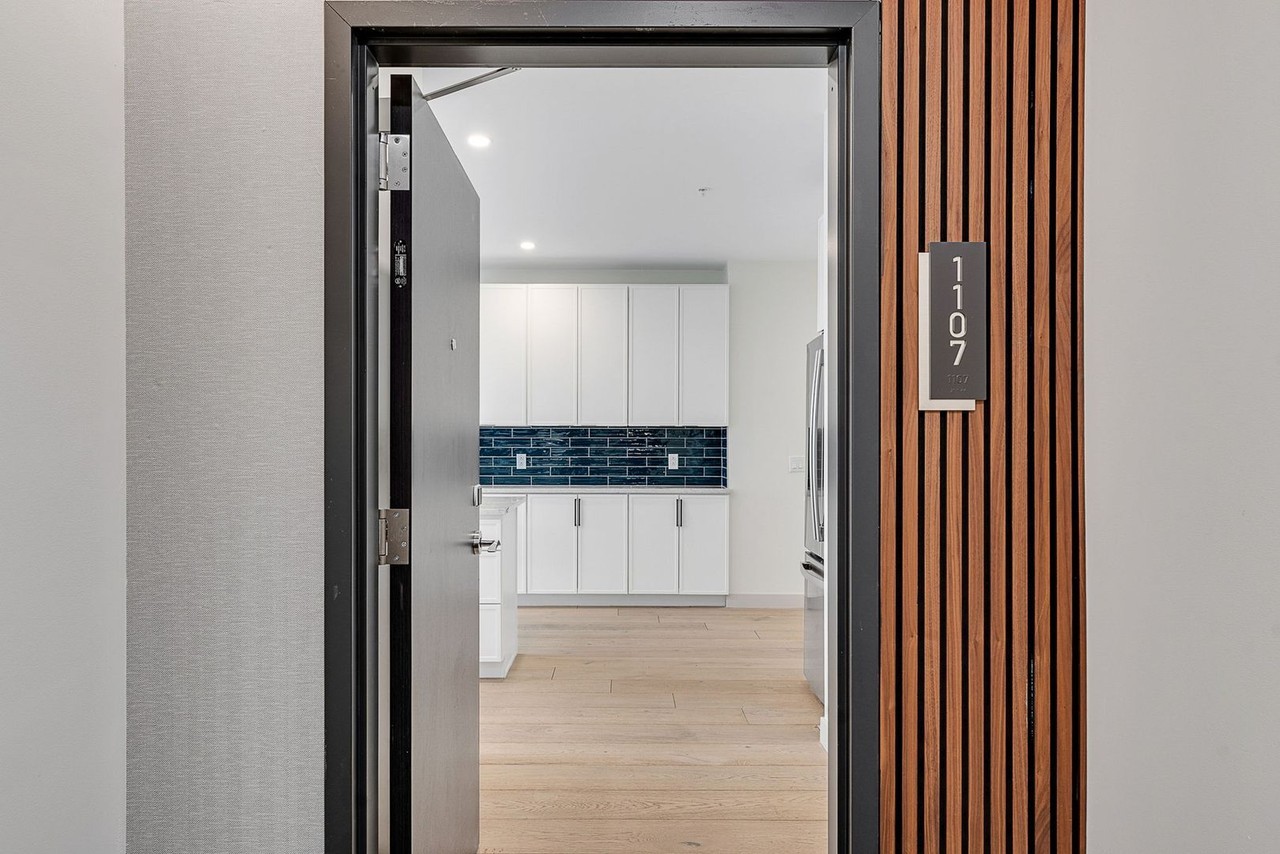 Bank Street Apartments at Burlington Square - Photo 4 of 50