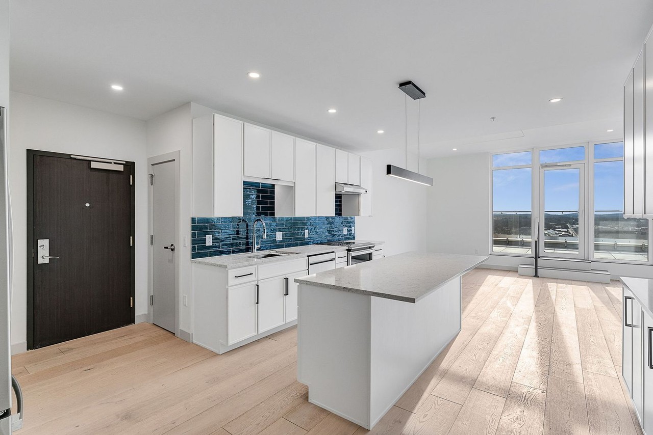 Bank Street Apartments at Burlington Square - Photo 5 of 50