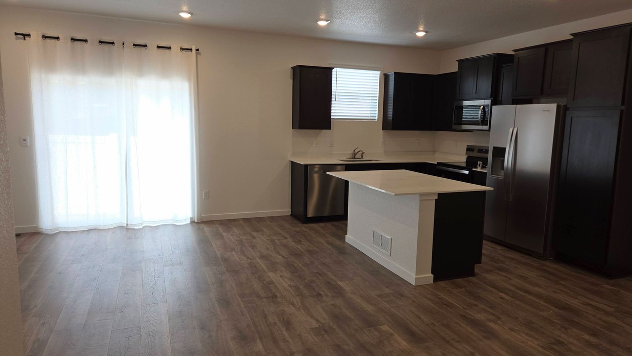 3638 Glenna Pl - Photo 3 of 28