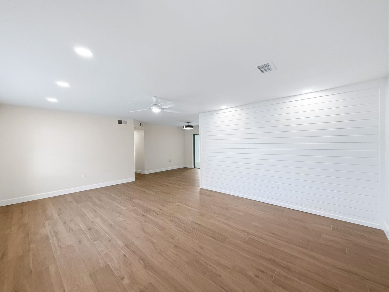 8586 Forsyth Dr - Photo 6 of 22